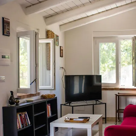 La Casina Nel Frutteto Tatil Evi